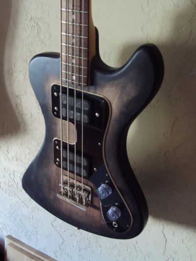 Продается бас-гитара Jolana Disco Bass за 5000р в хорошем техническом... из минусов..трещина на накладке