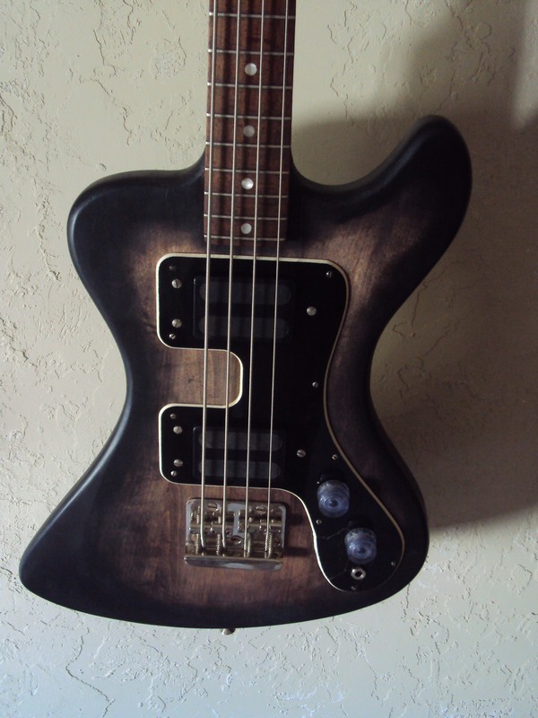 Продается бас-гитара Jolana Disco Bass за 5000р в хорошем техническом... из минусов..трещина на накладке