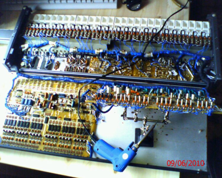 Синтезатор содержание драгметаллов. Юность 21 синтезатор драгметаллов. Электромузыкальный инструмент юность-70. Электроника эм-25 содержание драгметаллов. Юность 2м синтезатор.