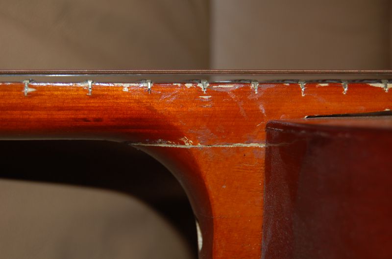 высота струн на бас гитаре.