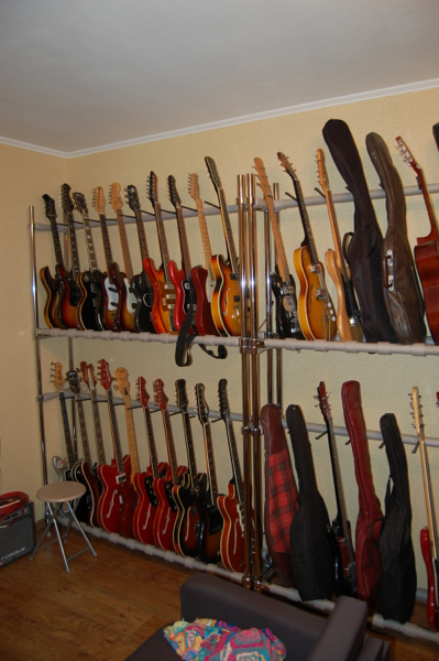 The Closet Guitar Hanger — концепт вешалки для гитар в обычные шкафы