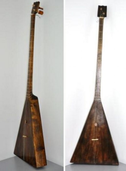 первые балалайки. древние балалайки. струнные инструменты балалайка. балалайка старинная. первые балалайки.